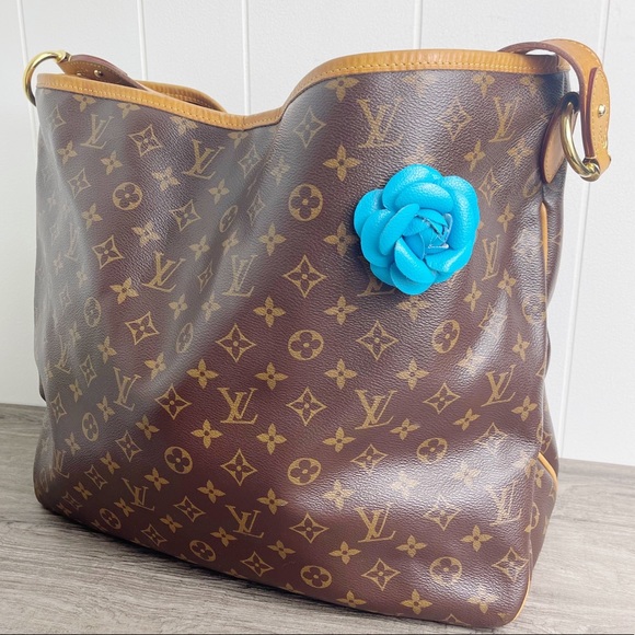 Camellia Flower Vegan Leather Magnetic Bag Charm - Picture 2 of 9